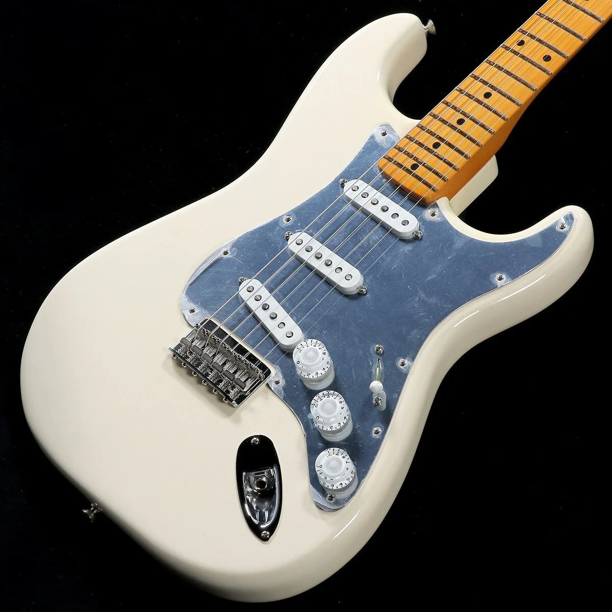 f087c7641d100bd945068e1dc30074de23a9e4 Fender Nile Rodgers Hitmaker Stratocaster, Maple Fingerboard (Olympic White) - Image 1
